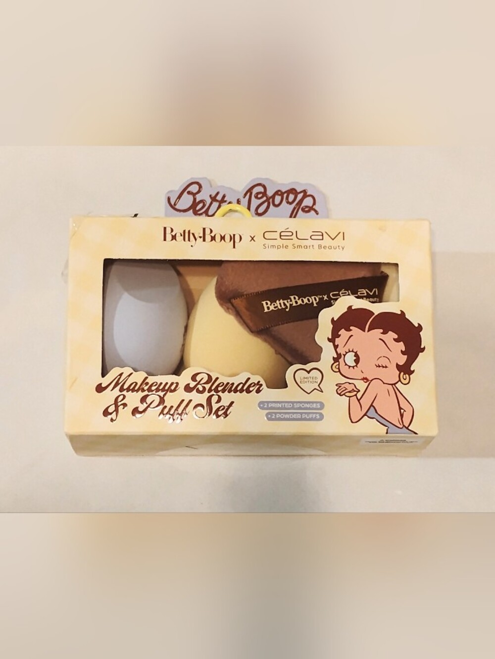 Betty Boop x Célavi Yellow & Light Blue Makeup Blender & Puff Set